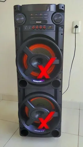 Caixa torre 1300W , semi nova.