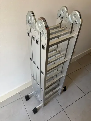 Escada Articulada 4x4 16 Degraus em Alumínio