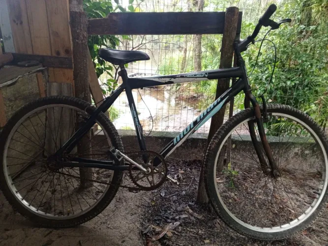 Bicicleta usada aro 26x1.95 precisa de alguns reparos. ideal para reforma ou pecas. R$300