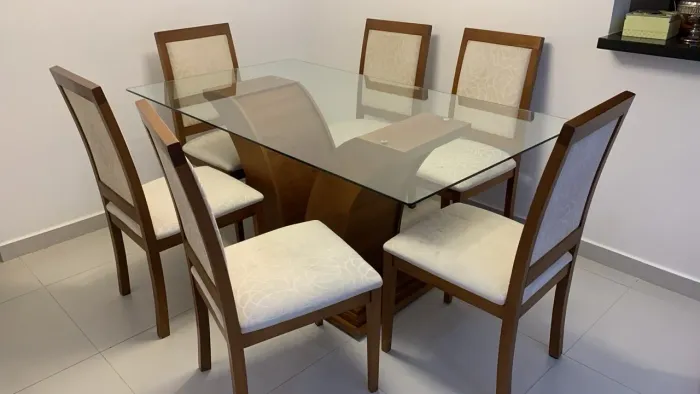 Mesa de jantar com 6 cadeiras