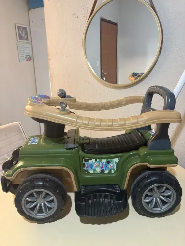 Carrinho jip jip militar