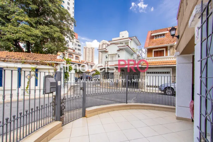 Casa linda em vila estilo europeia na Aclimação!
