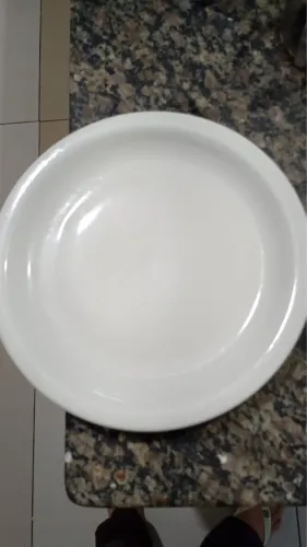 80 pratos de porcelana, 80 garfos e 80 facas!