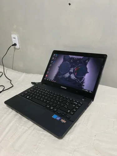 Notebook Samsung / HD 500gb / 4gb ram c/ Windows 10 e Office
