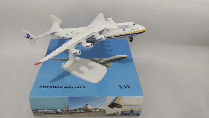 Avião Miniatura do Antonov An-225 Mriya (20cm) - NOVO!!