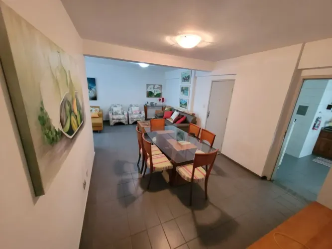 Apartamento para venda possui 140 metros quadrados com 3 quartos em Centro - Guarapari - E