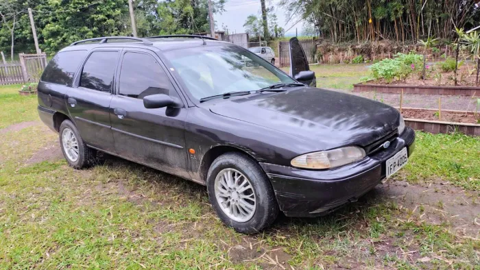 Ford Mondeo CLX 2.0i 4P MEC 1996