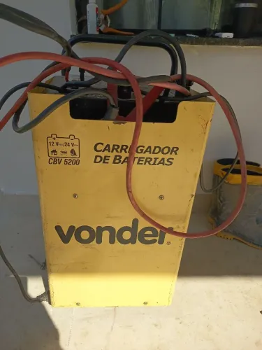 Carregador de bateria.