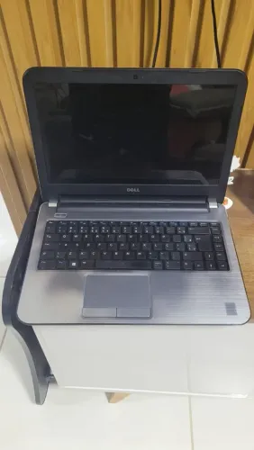 Vendo notebook a bateria está fraca só usa no carregador mas a bateria é barato