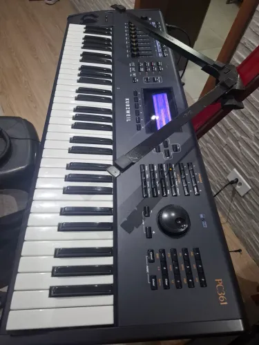Teclado Kurzweil PC361