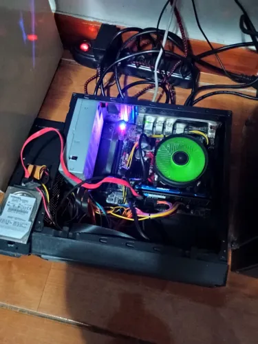 Gabinete PC mini funciona win11