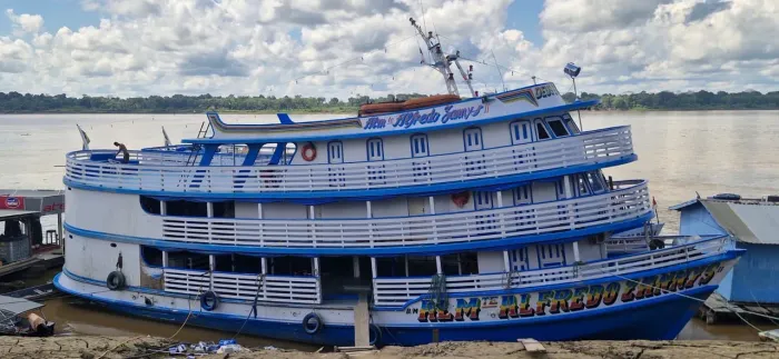 VENDO BARCO DE 28 Metros com MOTOR SCANIA