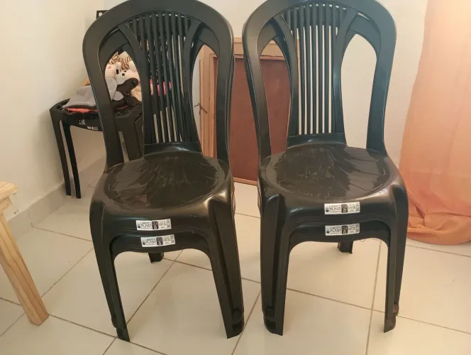 Cadeiras de plástico