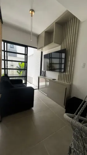 ALUGO ESSA SUPER CASA EM CONDOMÍNIO  FECHADO  PRÓX  À ORLA / VILA MARIETA / MOBILIADA 