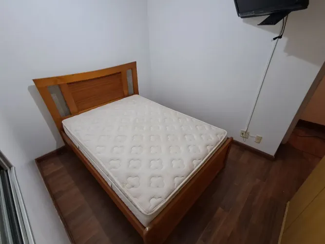 Cama casal de madeira linda com led