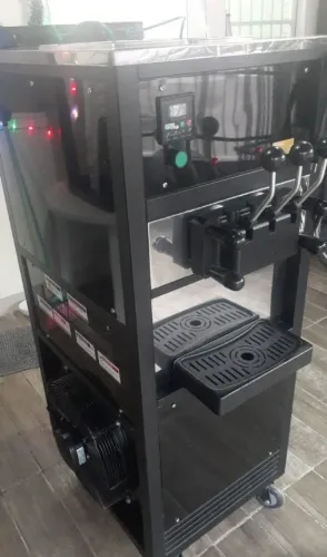 Máquina de sorvete expresso Myfrost de R$26.000 por R$19.900