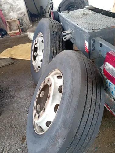 Pneus 275/80R22.5