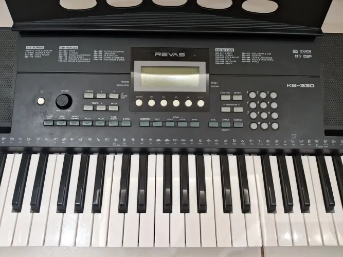 Teclado Revas by Roland 61 teclas