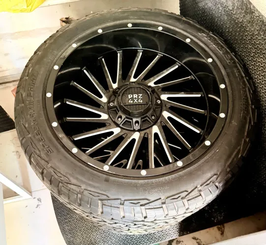 Jogo de rodas aro 20 PRZ 4x4 06 com pneus 265/50R20