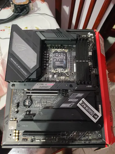 Rog Strix Z690-F Gaming Wifi(Ler descrição)