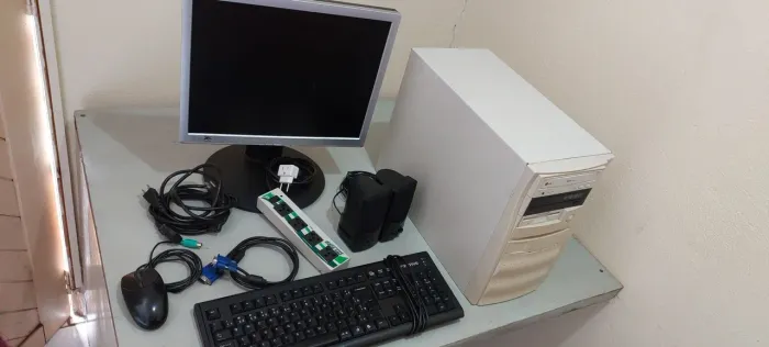 Computador nostalgia/retro/antigo