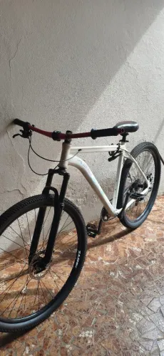 Bicicleta Aro 29 Nero 4 Excelente estado + acessórios