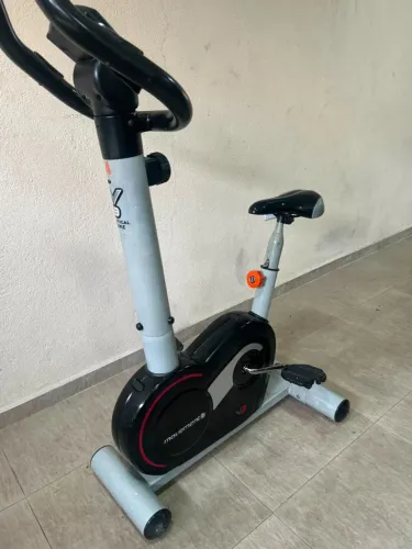Bicicleta Ergométrica Movement V3 - Seminova