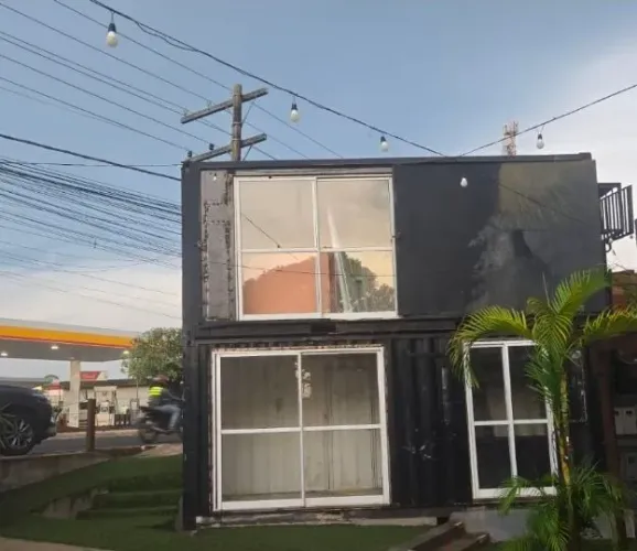 Vendo 2 Containers customizados, R$ 50 mil os 2, cada 1 R$25 mil.