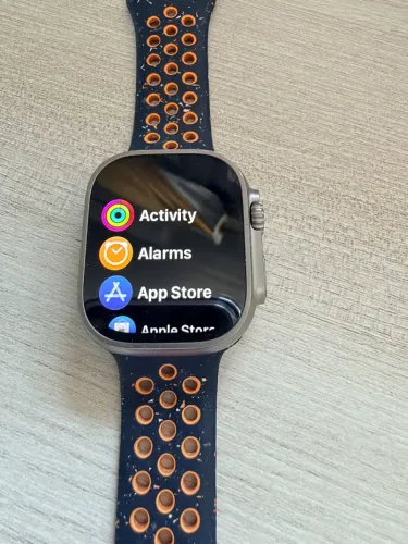 Relógio Apple Watch Ultra 2 com pulseira da Nike Sport