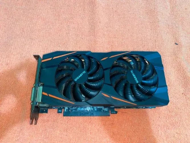 Placa de vídeo Rx 580 4Gb Gigabyte Backplate