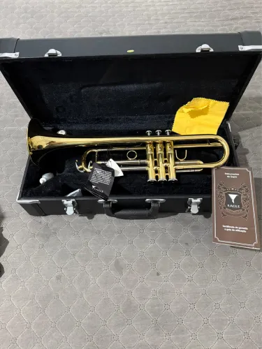 Trompete Eagle Sib Laqueado Dourado Tr504 + Case de luxo