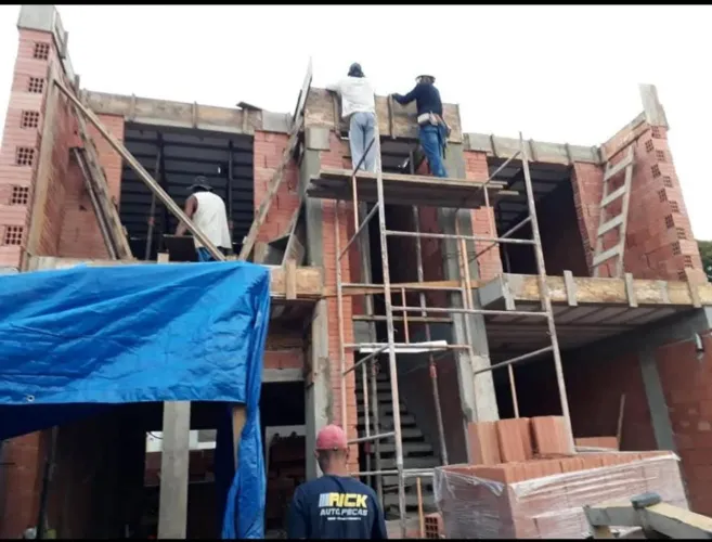 Procuro lotes pra permuta em Curitiba , lotes mínimo de 10 metros de frente .