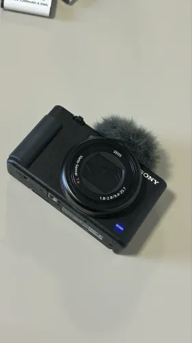 Sony ZV-1 + 2 baterias + cartão 64GB + SmallRig