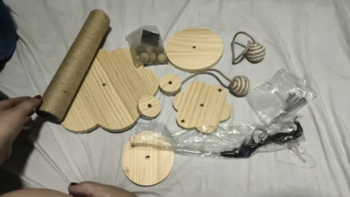 Vendo kit de brinquedo/arranhador para gato desmontado,