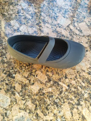 Sapatilha infantil Crocs original ( tamanho 28 )