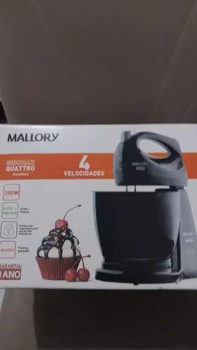 Vendo uma ótima batedeira nova na caixa