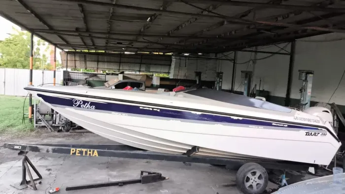 DART 200 COM MOTOR YAMAHA F115, com apenas 19 horas, estado de novo. 