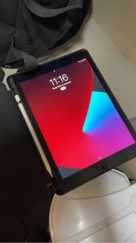 Ipad 8 geração com Apple Pencil.