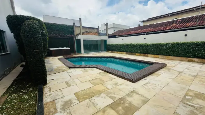 ALUGO CASA NO COND ALTO DE PINHEIROS COM 5 SUÍTES, PISCINA PRIVATIVA E 3VGS DE GARAGEM