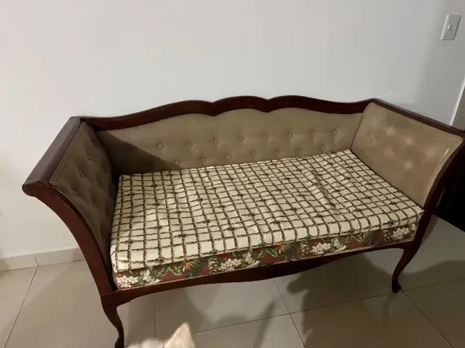 Sofá Retrô estilo Luís XV em madeira