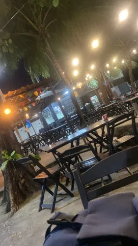 Espetaria contrata auxiliar de cozinha 