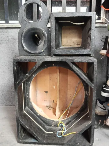 Estrutura de som automotivo 