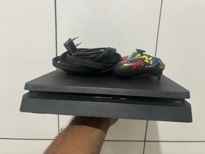 Vendo PS4 com jogos