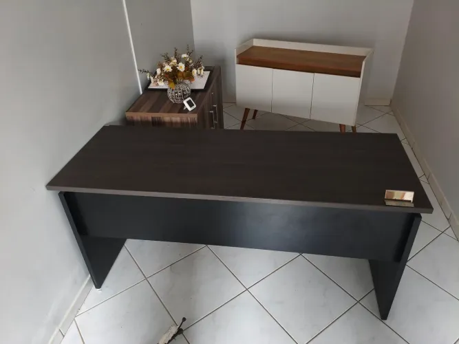 Mesa em excelente estado de conservação!