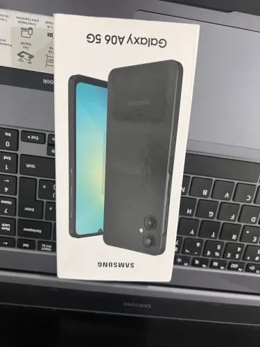 Vende se celular Galaxy A06 3 meses de uso. Com garantia. Completo.