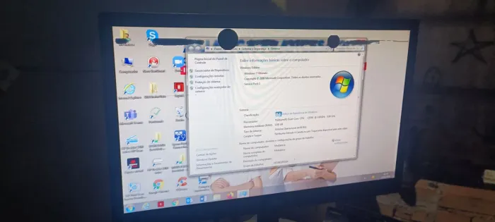Monitor 18,5 polegadas ( pequeno defeito)