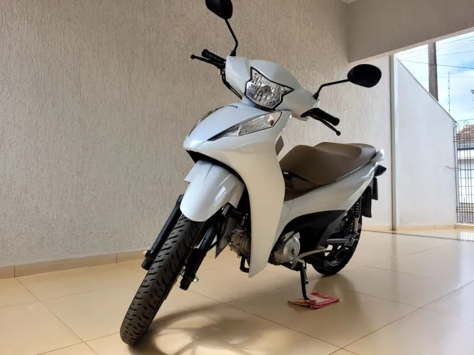 Vende-se biz 125 ex moto sem detalhes documentos tudo certo e pagos licenciamento 2026 qui