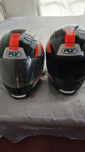 Vendo esses capacetes semi novo