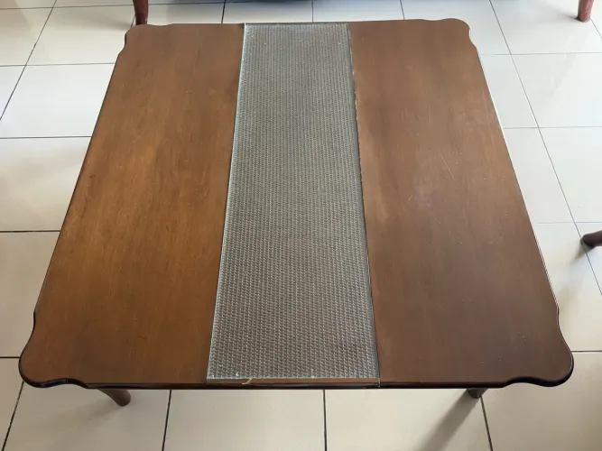 Mesa de centro em madeira com vidro