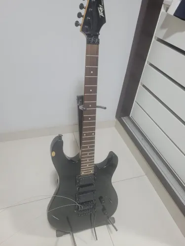 Guitarra Pevey Predator Exp. 1